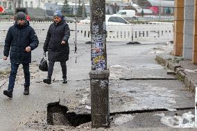 Ground sinks near Demiivska metro station in Kyiv